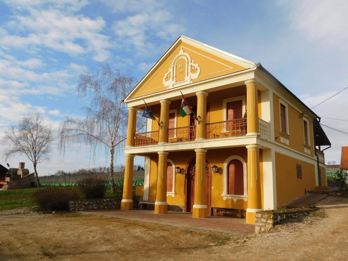 Joe Bacsi Rezidenciaja Appartement Kisharsány Buitenkant foto