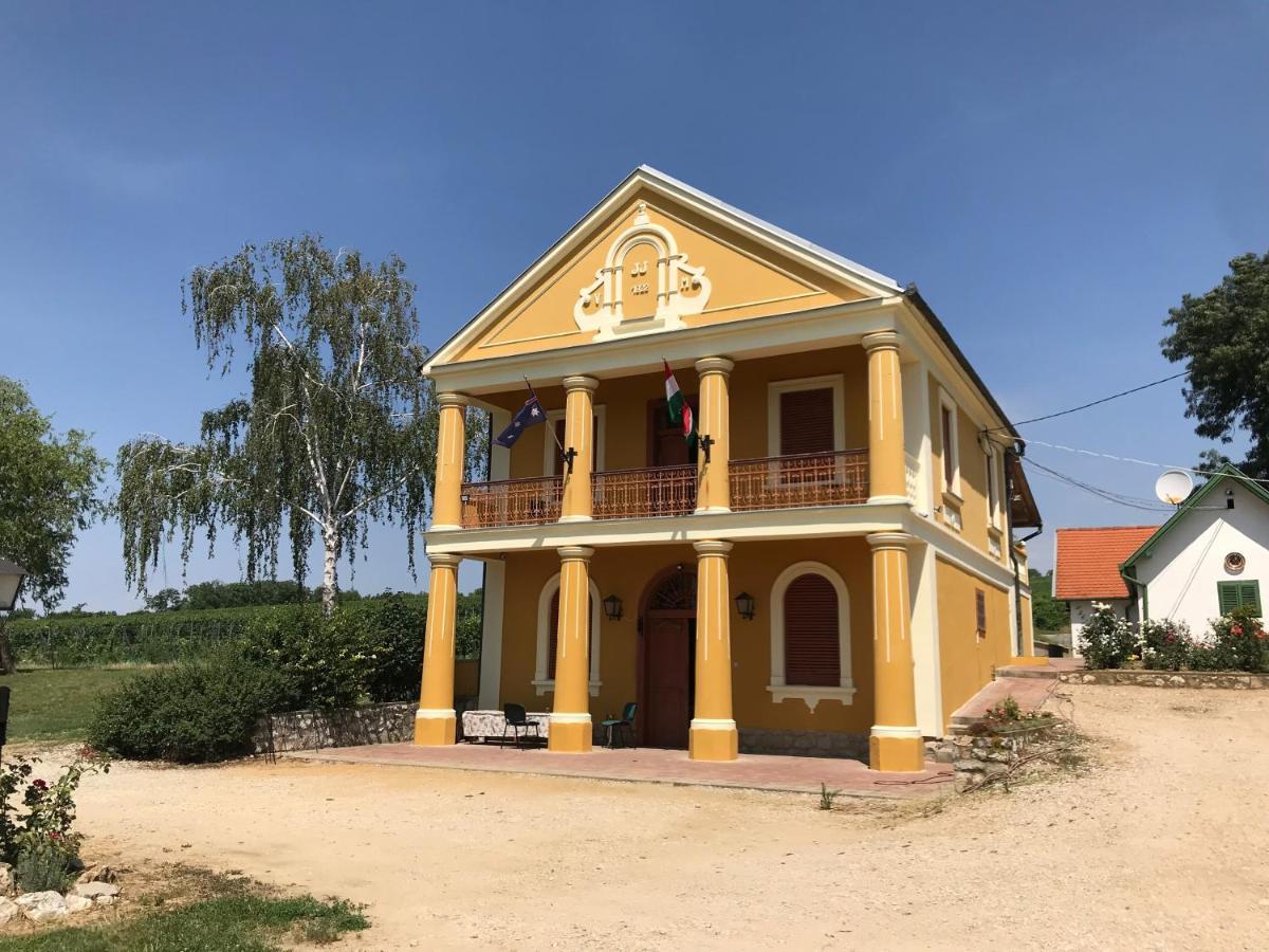 Joe Bacsi Rezidenciaja Appartement Kisharsány Buitenkant foto