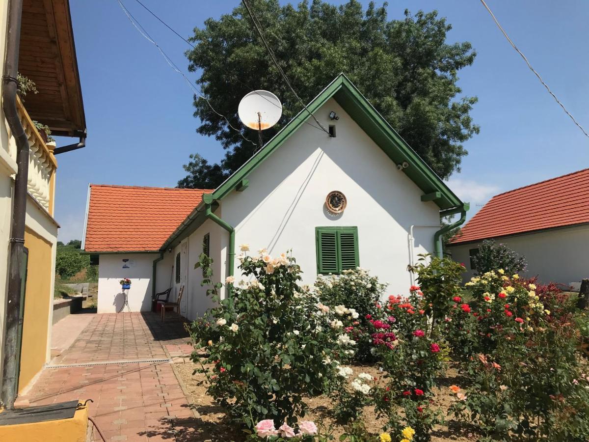 Joe Bacsi Rezidenciaja Appartement Kisharsány Buitenkant foto